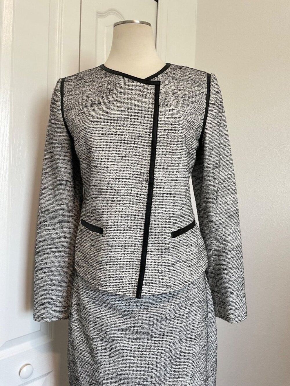 Classiques Entier Classic Black + White Tweed Structured Skirt Suit Set Size M/1 - Picture 4 of 15